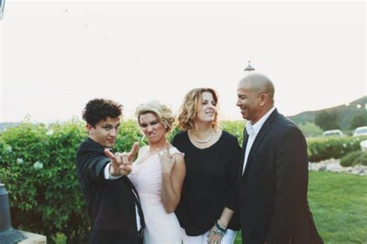 Tori Kelly parents: Meet Allwyn Kelly & Laura Kelly