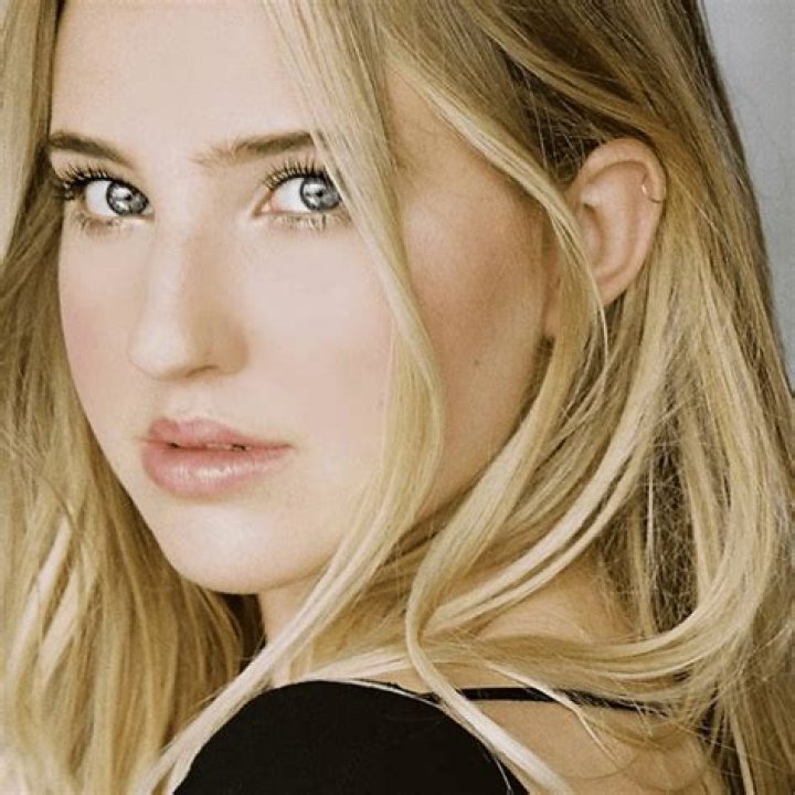 Veronica Dunne Height, Weight, Measurements, Bra Size, Shoe Size