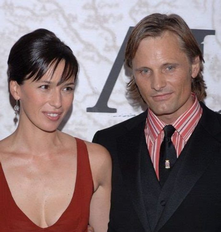 Viggo Mortensen: Girlfriend, net worth, tattoos, smoking & body facts
