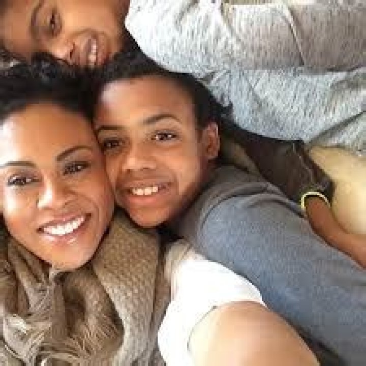 Married, Husband, Boyfriend, Net worth, Kids, Age