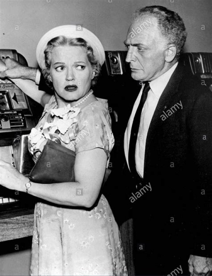 Vivi Janiss Net Worth