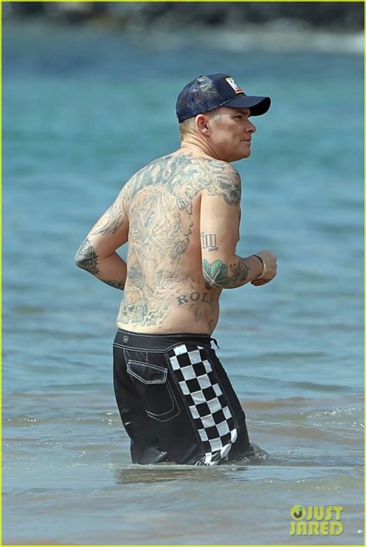 Wes Chatham: Wife, net worth, tattoos, smoking & body facts