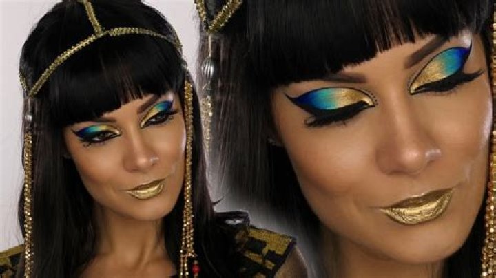 What color eyes does cleopatra have