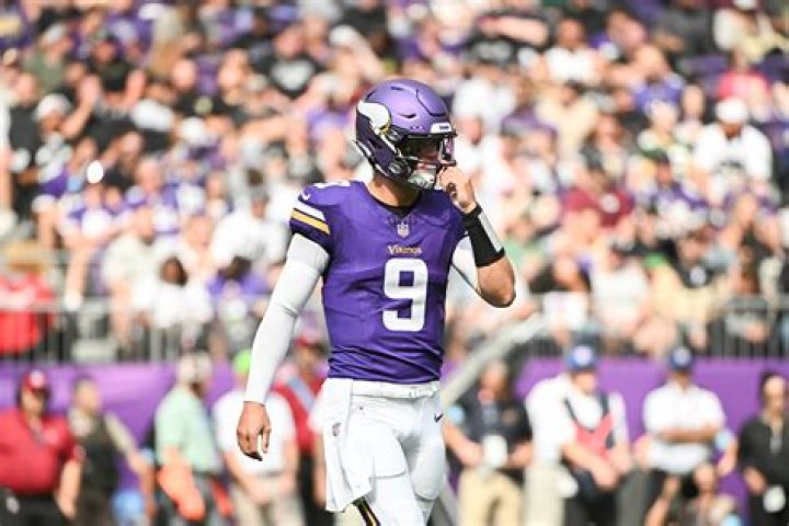 Where does Andrew McCarthy live now? Does Andrew McCarthy have a son?