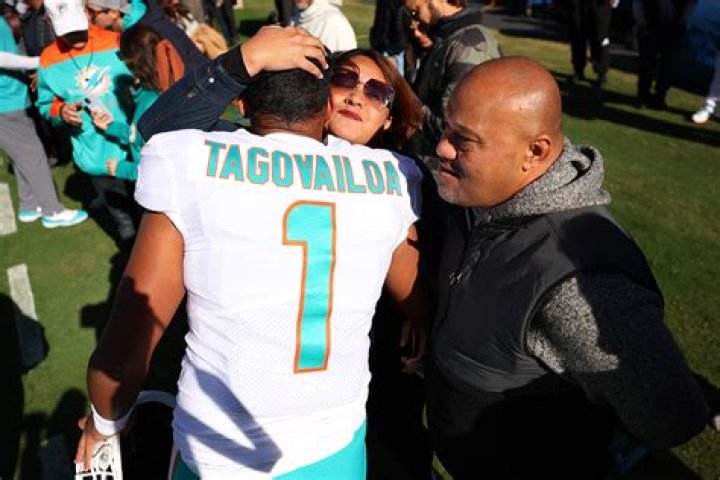 Who are Tua Tagovailoas Parents? Tua Tagovailoa Biography, Parents Name, Nationality and More
