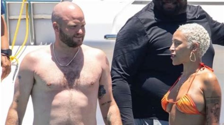 
Who is J Cyrus? All about the comedian as Doja Cat indulges in PDA atop a yacht 