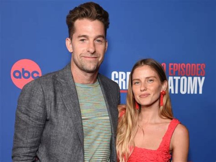 Who Is Lindsay Rae Hofmann? Meet Scott Speedman Girlfriend & Daughter