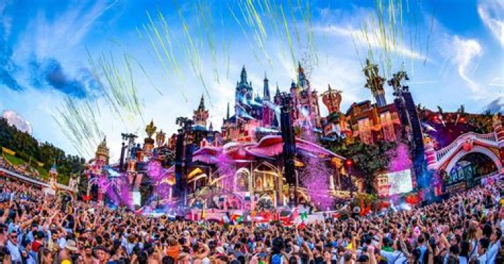 Who is Richard Waygood? Man slammed for posing with a Nazi swastika armband in Las Vegas