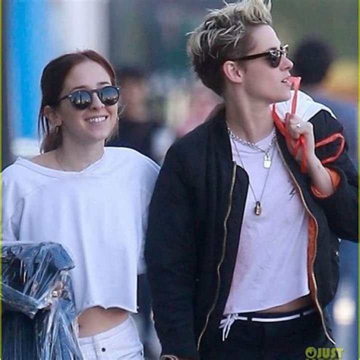 
Who is Sara Dinkin? Kristen Stewart girlfriend’s Wiki Bio, age, net worth 