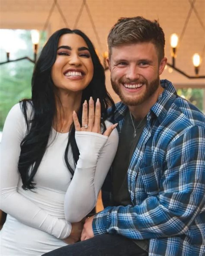 
Who is Stephanie Buttermore? Age, Height, Ethnicity, Boyfriend 