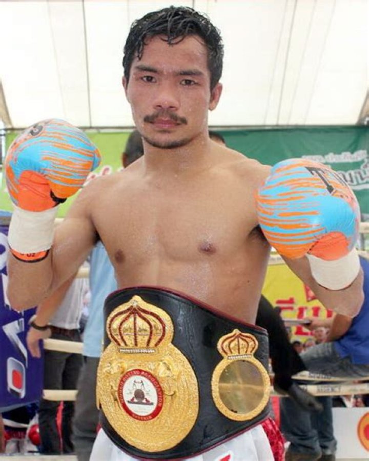 
Who Is Thammanoon Niyomtrong? 5 Facts To Know About The Thai Boxer 