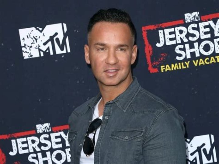 “Winner in my book”- Jersey Shore: Family Vacation fans try to cheer Michael Sorrentino as he loses the Cornhole tournament