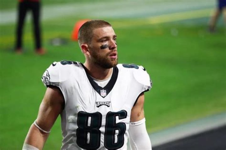 
Zach Ertz Height, Weight, Net Worth, Age, Birthday, Wikipedia, Who, Instagram, Biography 