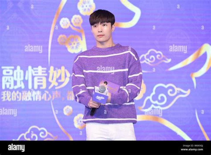 Zhang Yixing (Lay) Height, Weight, Age, Wiki, Biography, Net Worth